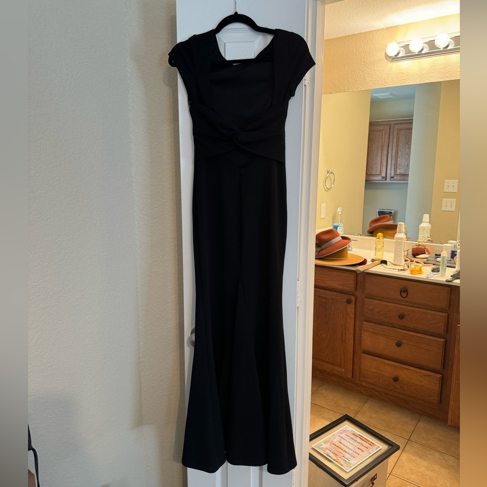 Lulu’s Black Maxi Dress with Open Back - XS